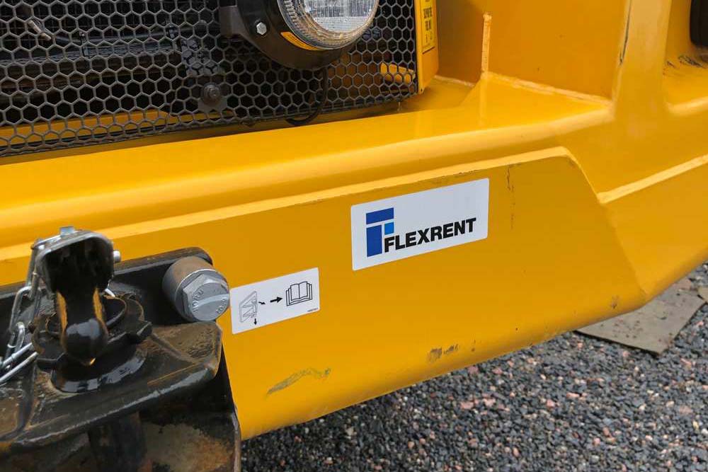 Flexrent logotyp på gul maskin.